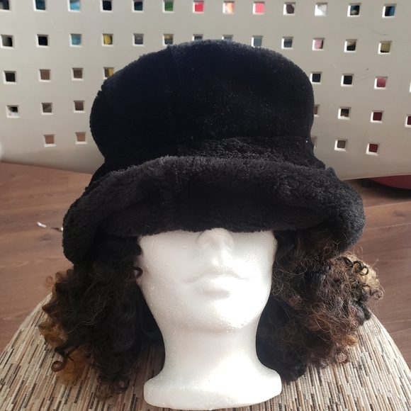Danier Hat - Picture 3 of 9